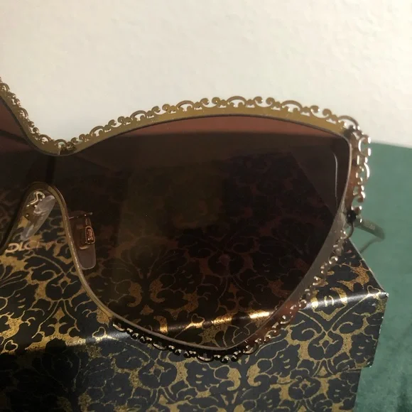 ✨ Dolce & Gabbana Sunglasses - Picture 2 of 5